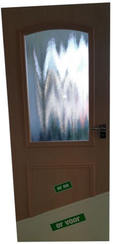 Deur met bewerkt glas