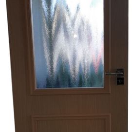 Deur met bewerkt glas